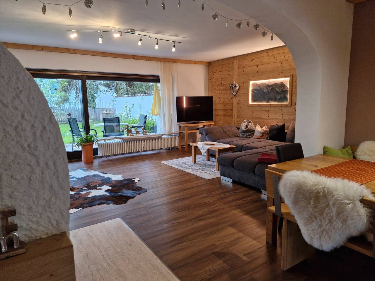 Appartement entier, Appartement 'Bergwild' avec vue sur la montagne, terrasse privée et Wi-Fi in Garmisch-Partenkirchen, Alpes bavaroises