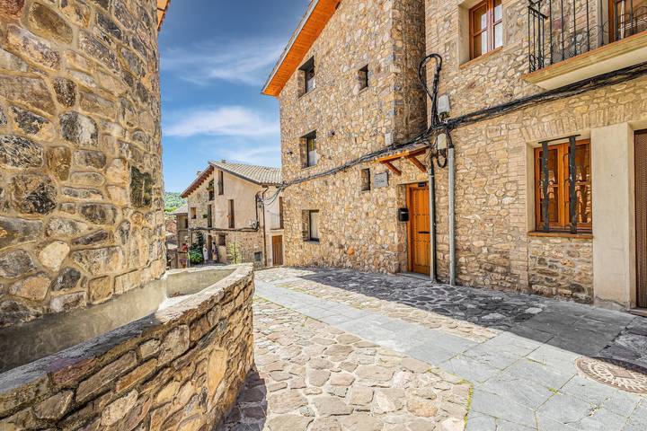 Appartement entier, Appartement "Moixeró" avec vue sur les montagnes, Wi-Fi et climatisation in Bagà, Pyrénées catalanes