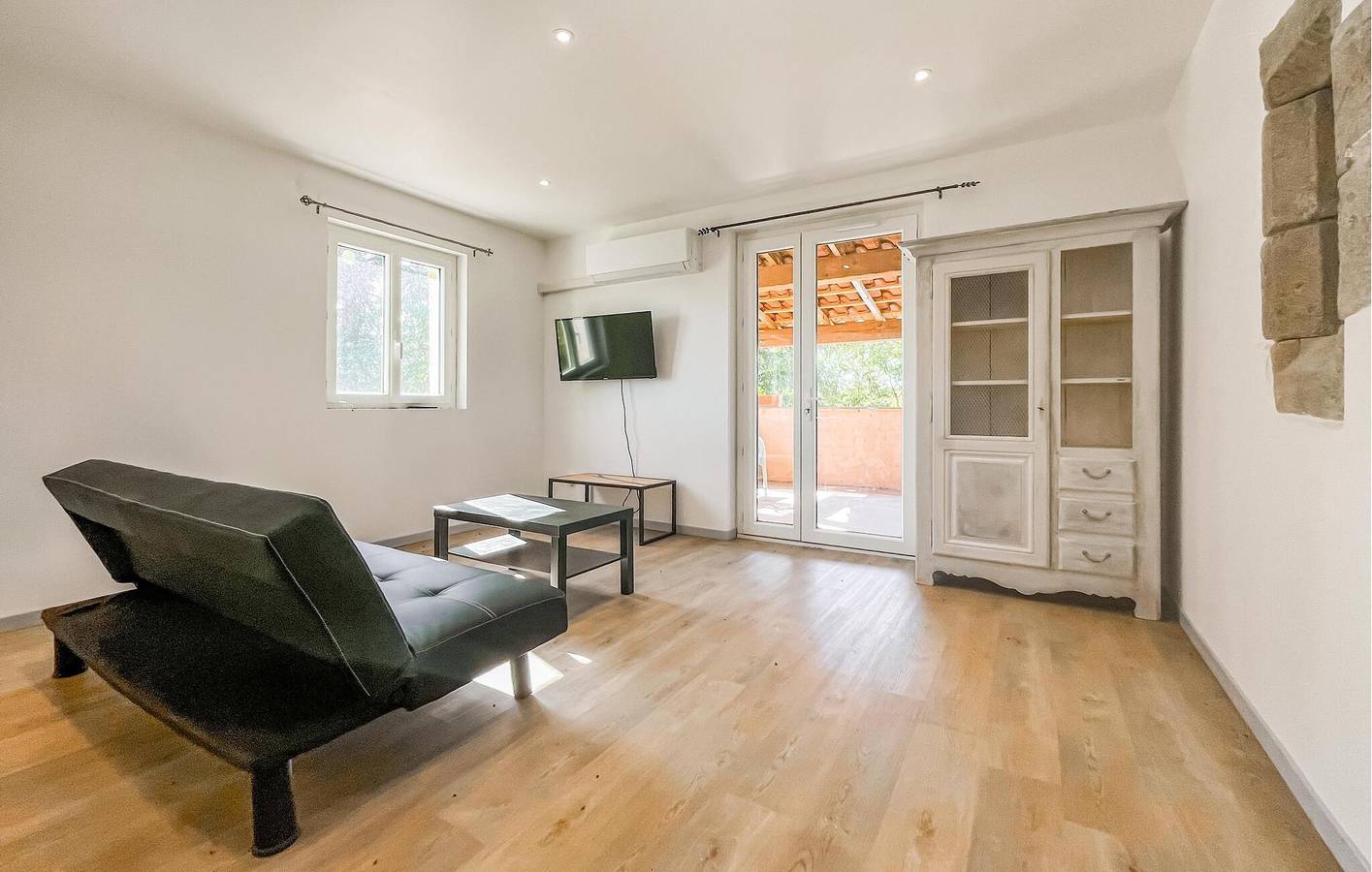 Appartement confortable avec piscine et parking près de Lavilledieu in Lavilledieu, Ardèche