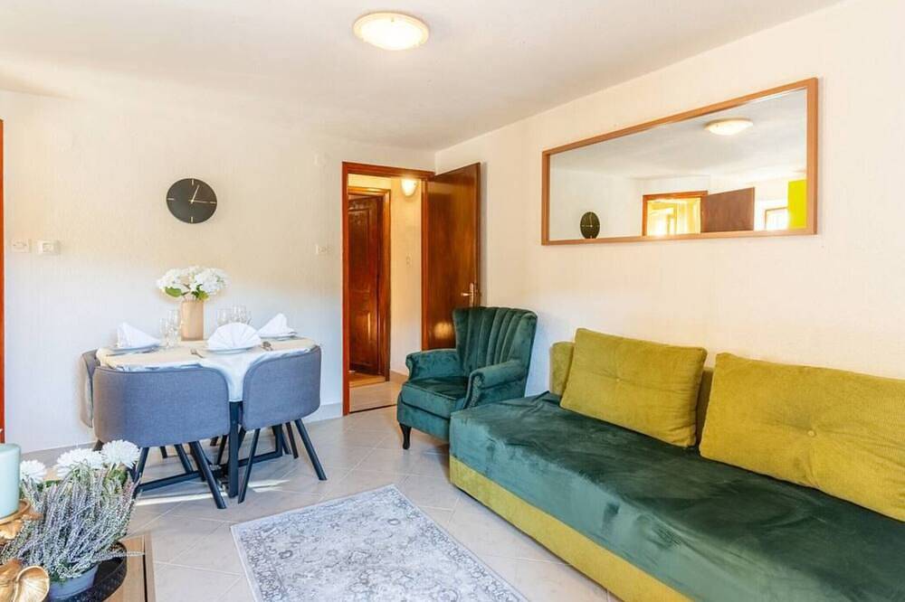 Ganze Wohnung, Sunny Side Apartment Loreta - One Bedroom Apartment in Valun, Cres