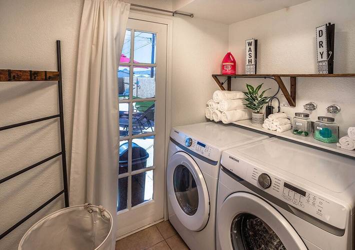 Vacation rental for 10 people, with yard and hot tub in Lake Havasu City