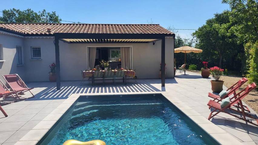 Location de vacances pour 9 personnes, avec jardin ainsi que terrasse et piscine à Labeaume - 3