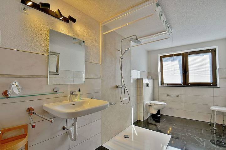 Ferienhaus für 4 Personen, mit Garten und Balkon in Neuhaus am Rennweg - 4