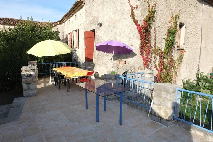 Location de vacances pour 15 personnes, avec terrasse à Beaulieu (Largentière)