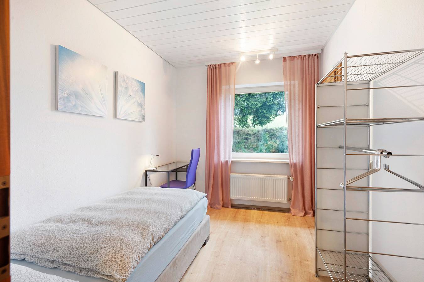 Zimmer 'Einzelzimmer - Nr 8 mit separatem Wc' mit gemeinsamer Terrasse und gemeinsamem Garten in Dachsberg, Südschwarzwald