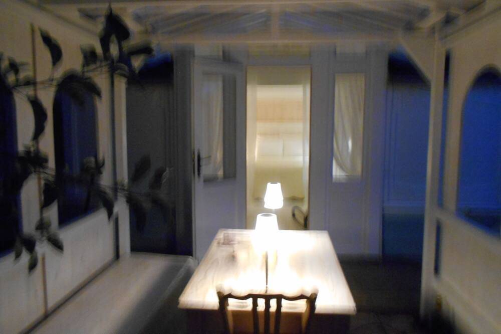 Suite cabanes & Roulottes - A stay in the heart of the vegetable garden, breakfast included. in Arlanc, Regionaler Naturpark Livradois-Forez