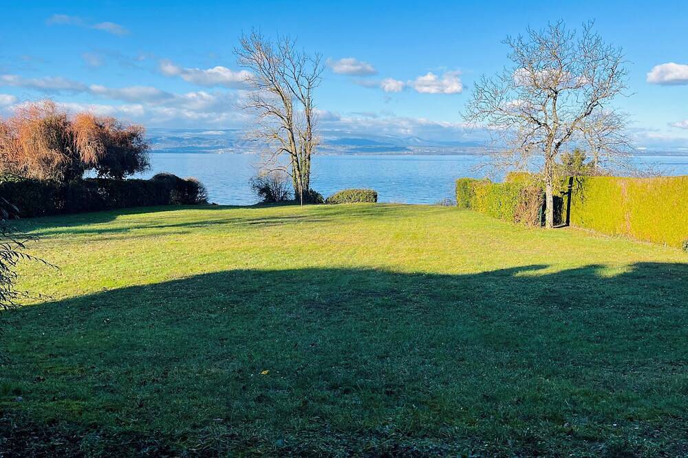 Entire apartment, Comfortable waterfront apartment with breathtaking views, nature break in Anthy-sur-Léman, Thonon-les-Bains region