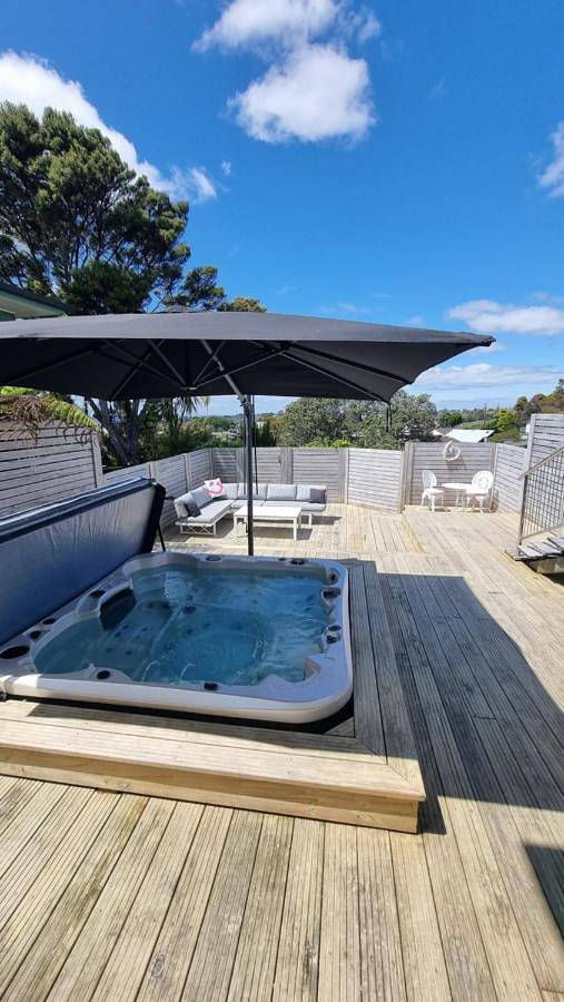 Vakantiehuis voor 2 personen, with tuin and whirlpool as well as zwembad in Auckland