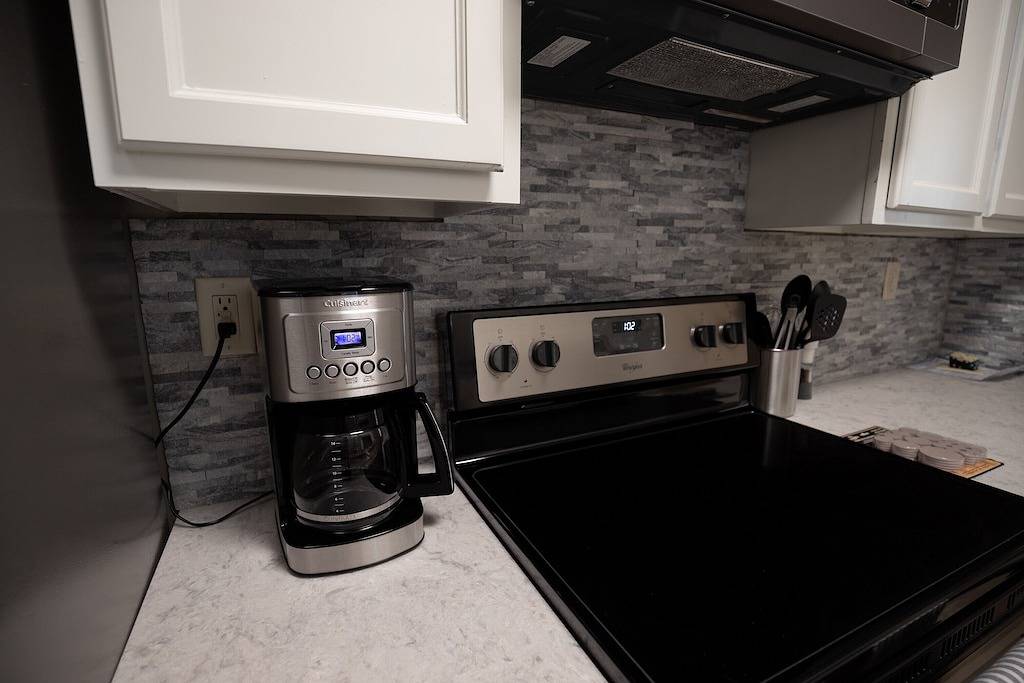 Single Story - 2 Min to St. Jude - Fenced Patio in Memphis, Tennessee