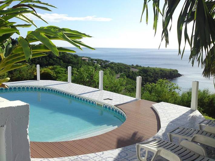 Maison de vacances pour 2 personnes, avec piscine et jardin ainsi que vue et terrasse en Guadeloupe