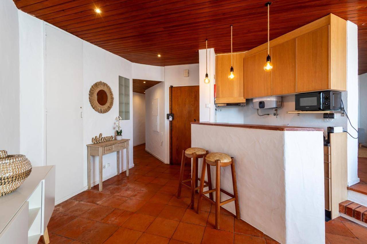 Apartamento inteiro, Two-Bedroom Apartment in Praia das Maçãs, Colares