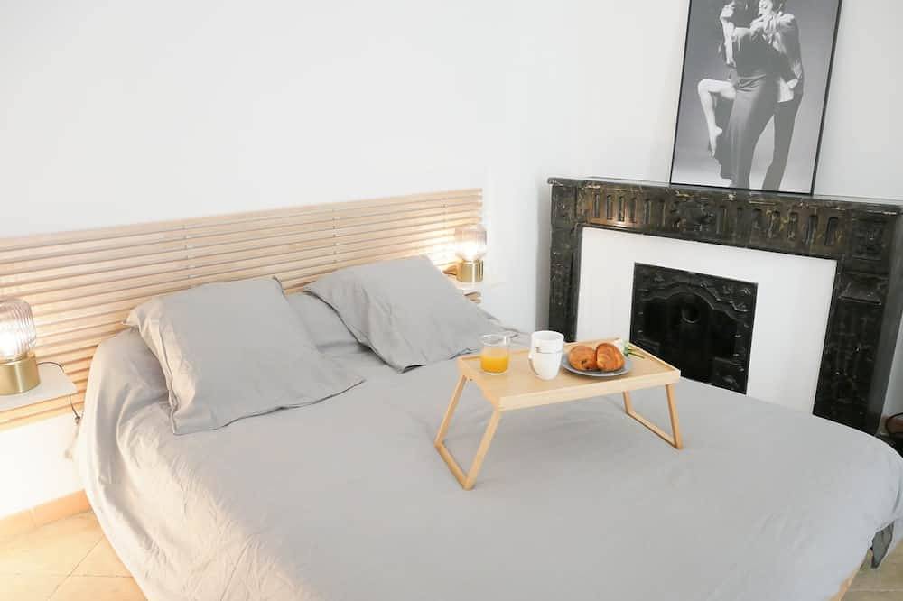 Appartement entier, Charming P2 apartment - Downtown in Nîmes, Région de Nîmes