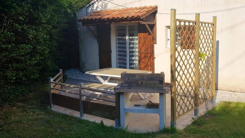 Location de vacances pour 2 personnes, avec piscine à Bussac-Forêt - 4