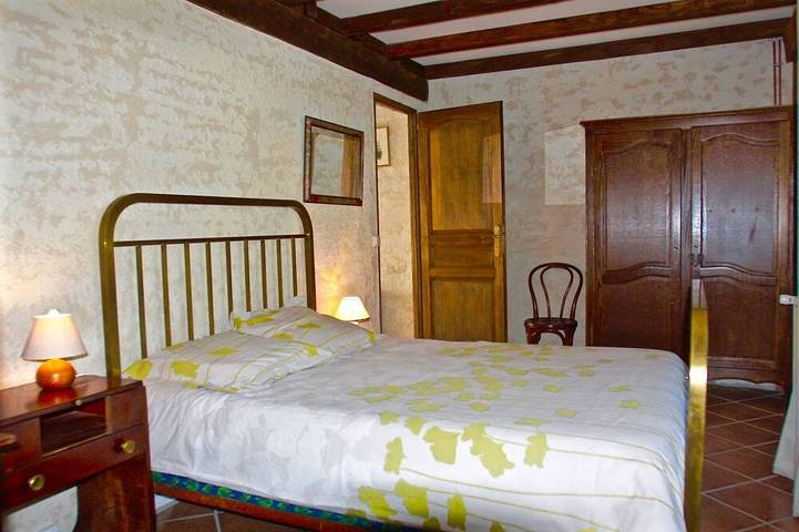 Gîte pour 6 personnes, avec terrasse ainsi que piscine et jardin à Saint-Restitut - 4