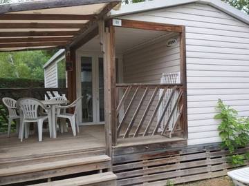 Camping für 4 Personen, mit Terrasse und Pool, mit Haustier in Alpes-de-Haute-Provence