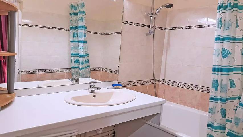 Appartement entier, C11003 - Appt T1 avec balcon - 4 personnes- Centre station in Puy-Saint-Vincent, Parc national des Écrins