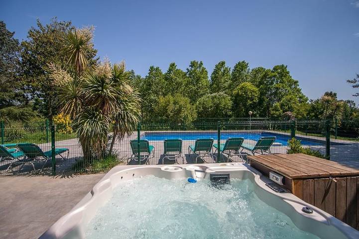Gîte pour 20 personnes, avec jacuzzi ainsi que jardin et balcon, animaux acceptés à Sils - 3