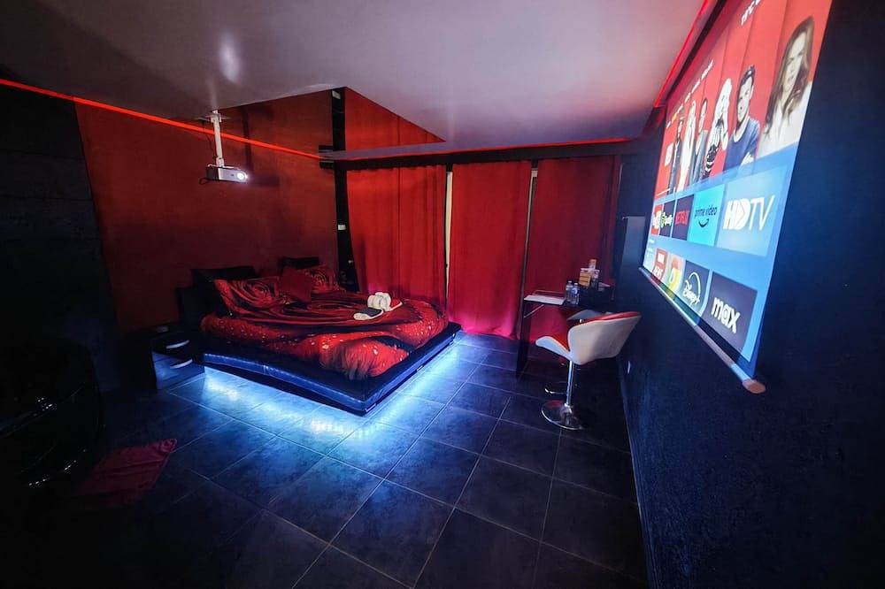 Ganze Wohnung, L'escale du Donon - Black apartment - Lovers' night with jacuzzi in Michelbrunn, Niederrhein Elsass