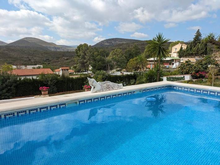 Maison de vacances pour 4 personnes, avec jardin ainsi que vue et piscine, animaux acceptés