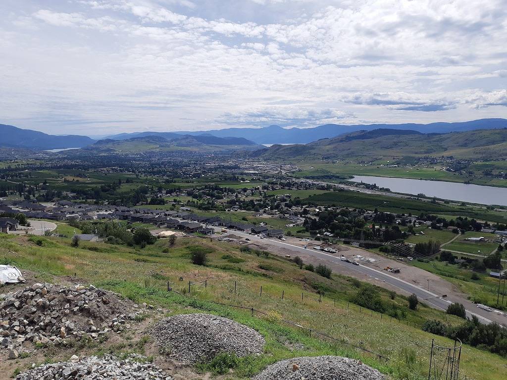 Neue Walkout-Keller-Suite Mit 2 Schlafzimmern Und Grossartigem Blick. Zentral Gelegen in Vernon, Silver Star