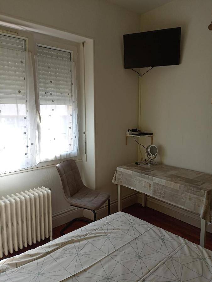 Appartement de vacances entier, Chambre meublée au cœur de ville - chez l'habitant in Le Creusot, Région d'Autun