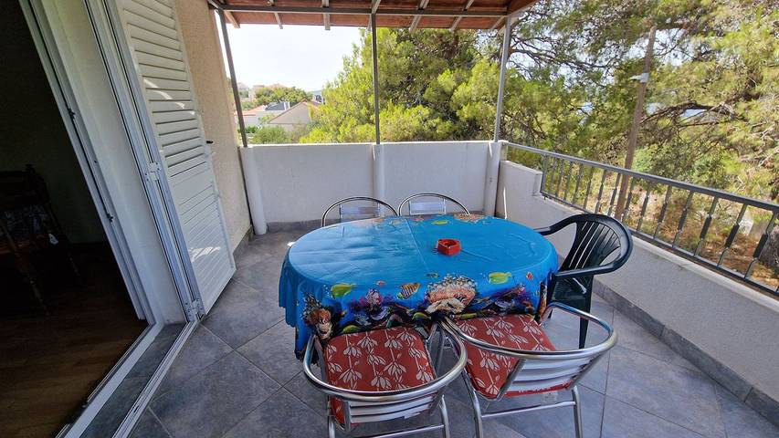 Apartament wakacyjny dla 4 osób, z taras w Okrug Donji