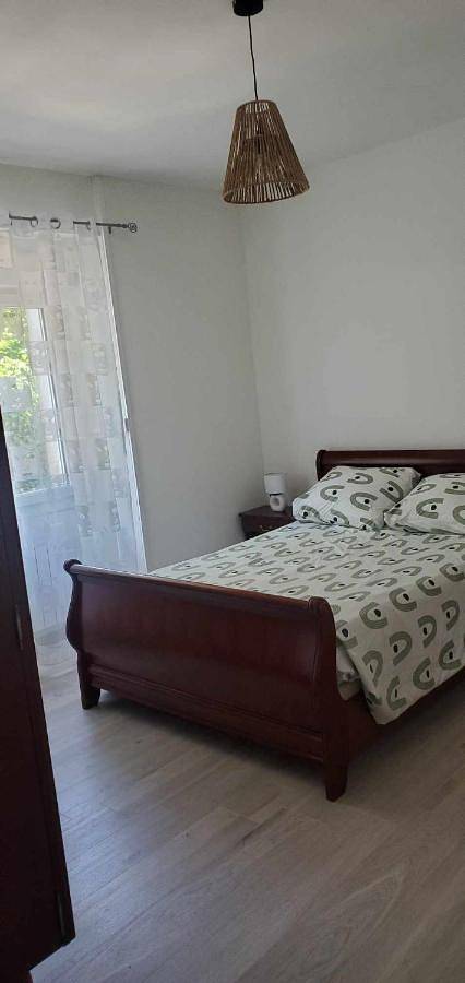 Location de vacances pour 5 personnes, avec vue ainsi que terrasse et jardin à Saint-Martin-de-Ribérac - 4