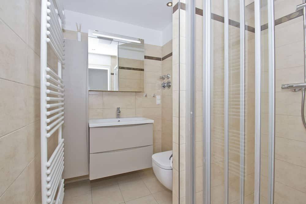 Ganze Wohnung, Nur 100 m zum Strand, Fewo mit Balkon und Terrasse - App. Eldena Fewo 19 in Lobbe, Mönchgut