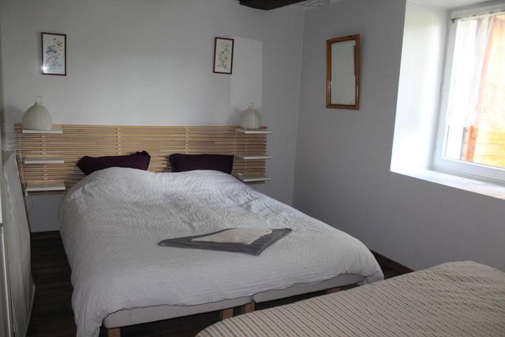 Location de vacances pour 4 personnes, avec Jardin et Vue à Beaujeu-Saint-Vallier-Pierrejux-et-Quitteur