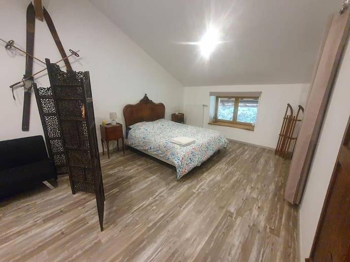 Appartement de vacances pour 4 personnes, avec piscine ainsi que jardin et vue