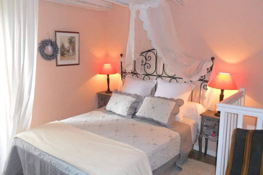 Kleines Haus mit Charme in Dorf am Rande der Dordogne in Meyronne, Quercy