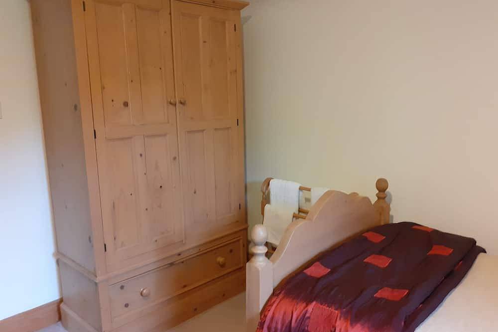 Cornode Cottage, family friendly in Garrykennedy, County Tipperary in Nenagh, Lough Derg