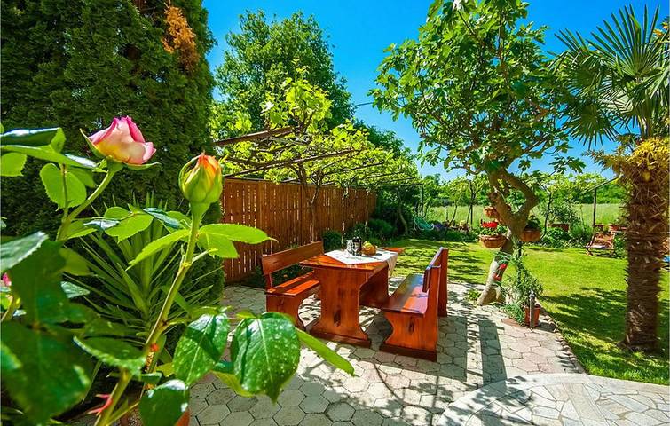 Charmante 2-Zimmer-Wohnung mit Terrasse in der Nähe von Labin und Restaurants in Vinez, Ostküste Istrien