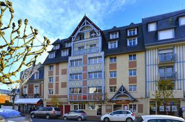 Hôtel pour 2 personnes, avec sauna ainsi que jardin et jacuzzi dans Hippodrome de Deauville La Touques