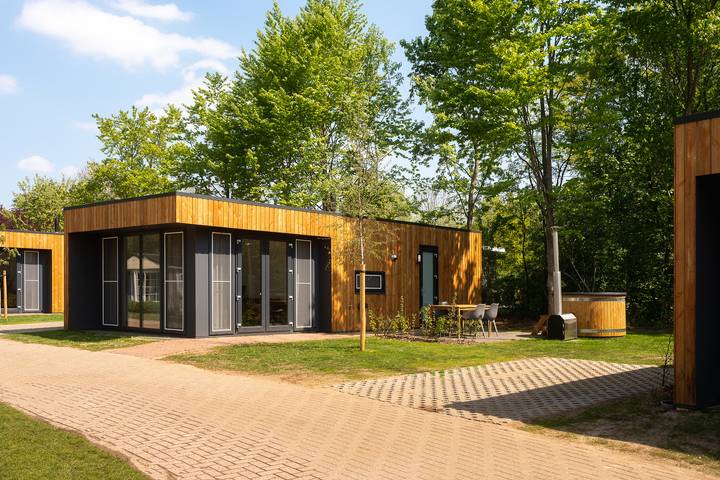 Lodge voor 4 personen, met balkon/terras en terras in Twente