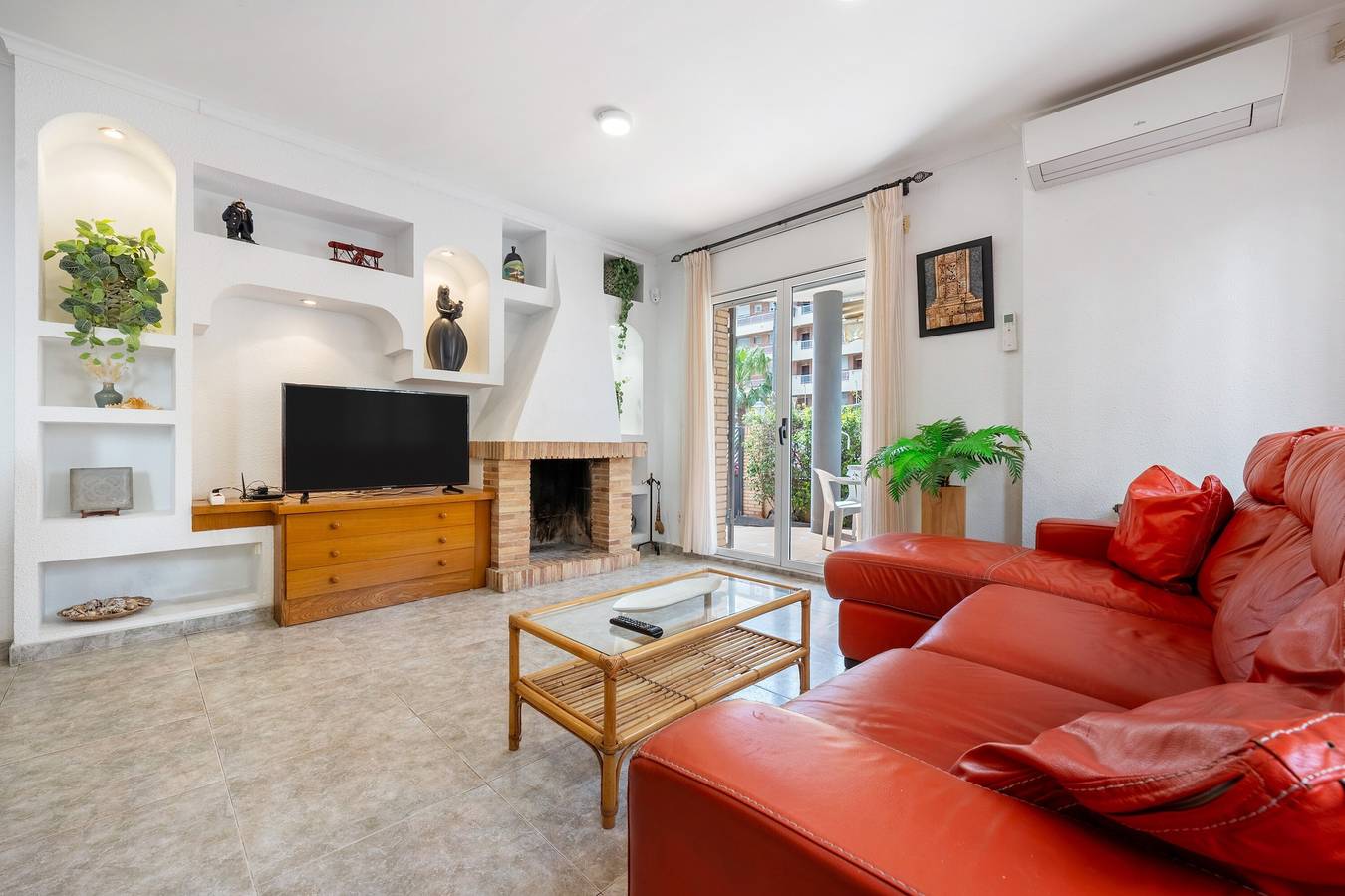 Casa Vacacional 'Villa Jordi y Nuri' con Terraza Privada, Wi-Fi y Aire Acondicionado in Vilafortuny, Cambrils