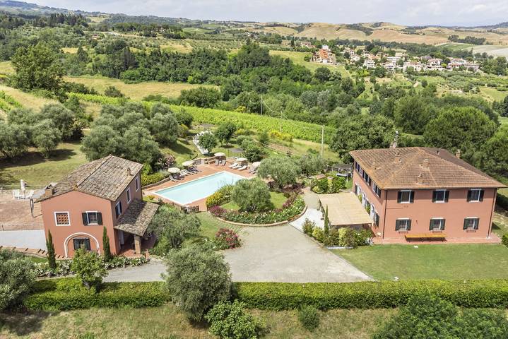 Villa per 30 persone a Pillo