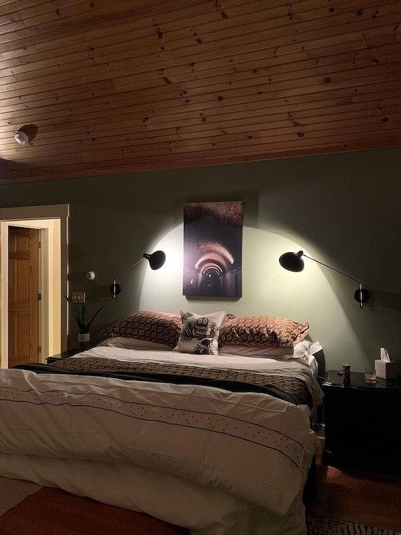 Vacation rental for 8 people, with yard and hot tub as well as sauna in Lake Champlain