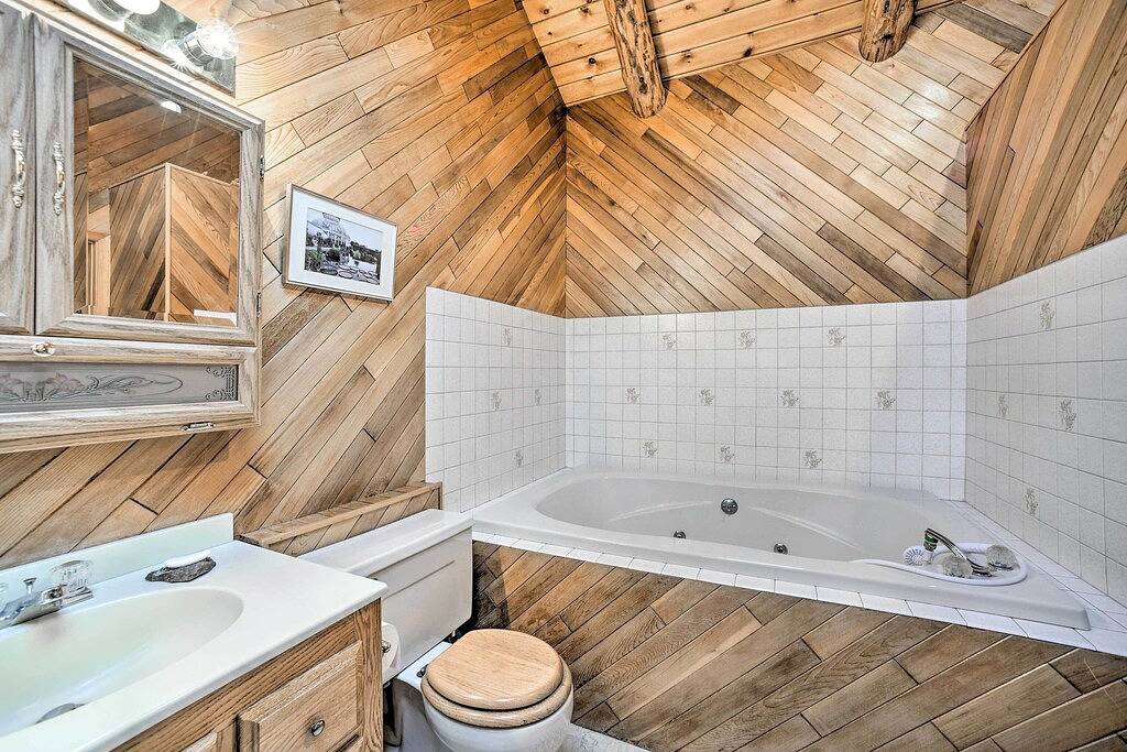 Pet-Friendly New York Cabin w/ Hot Tub & Game Room in Catskill Mountains