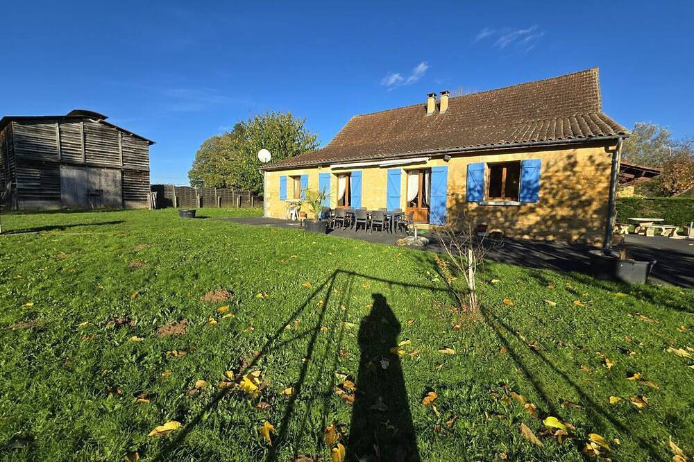 Grande maison proche de Sarlat, idéale pour familles, 6 chambres in Calviac-en-Périgord, Périgord Noir