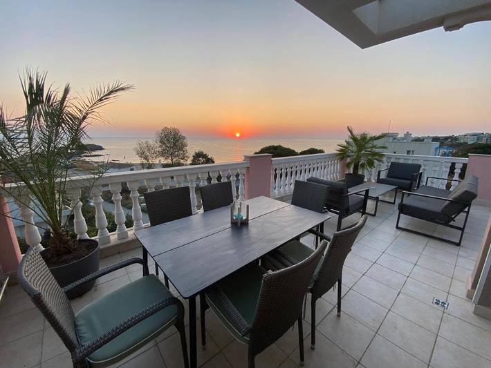 Apartahotel para 4 personas, con terraza y vistas además de jardín y piscina en Bulgaria