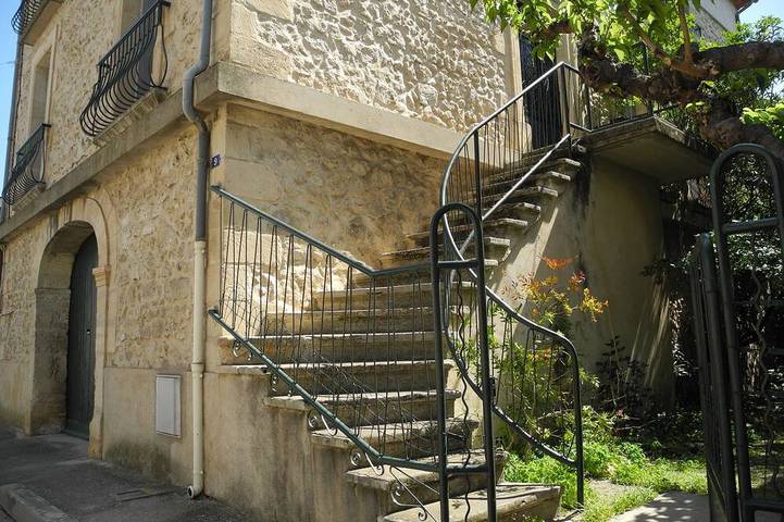 Location de vacances pour 6 personnes, avec Balcon et Jardin à Paulhan (Hérault)