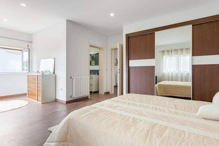 Location de vacances pour 8 personnes, avec balcon et jardin dans Marinhas - 4