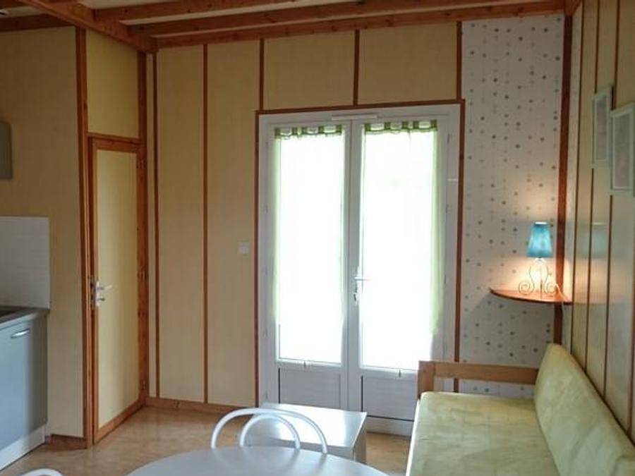 Camping Les Coteaux du Lac - Chalet 7 personnes - Chalet 35m² (2 chambres) terrasse couverte - Le Parc des Coteaux 800m du camping 5/7 pers in Chemillé-sur-Indrois, Région de Loches