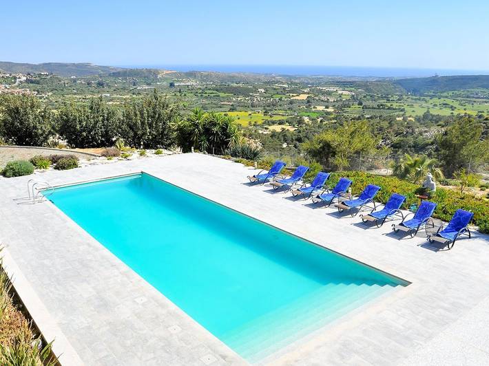 Villa for 8 people, with garden in Larnaca District