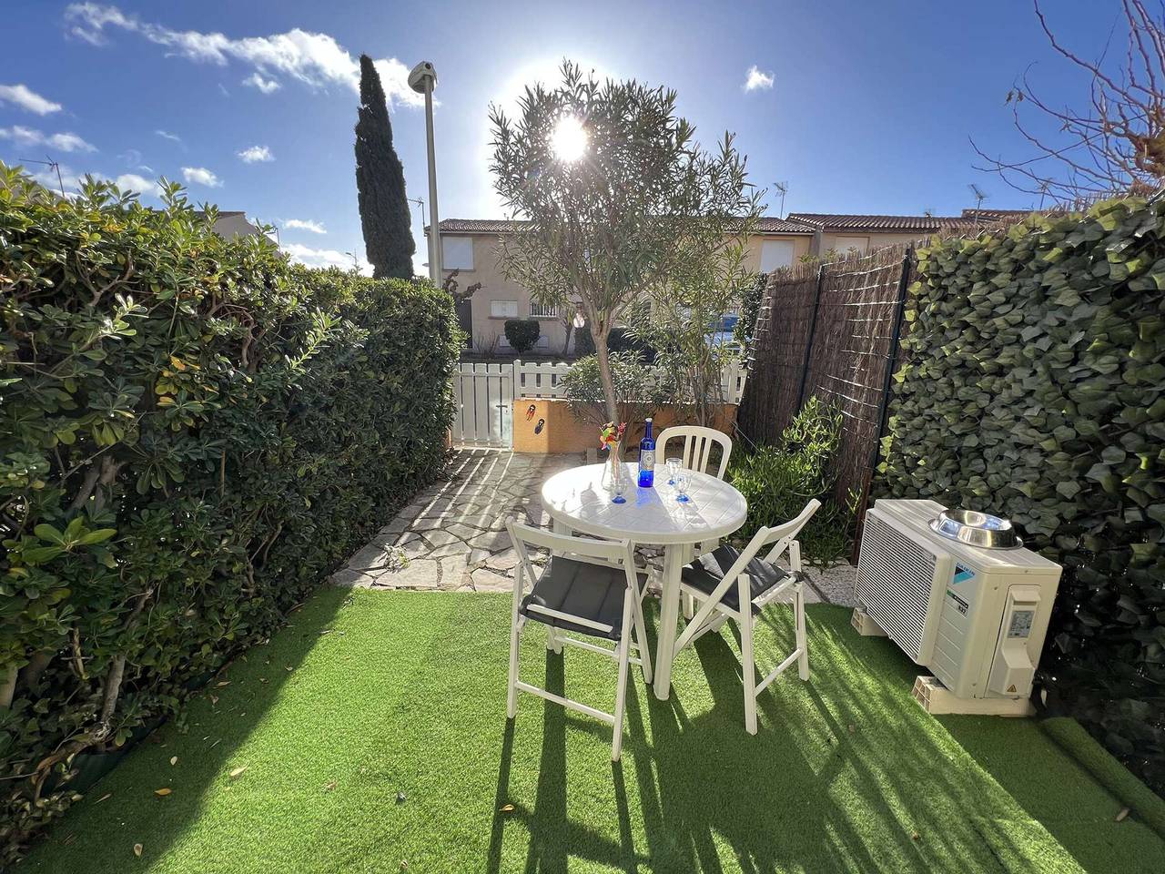 Entire apartment, Cozy T2 Near Beach, A/C, Wifi, Terrace, Parking, Sleeps 4 in Valras-Plage, Côte d'Améthyste