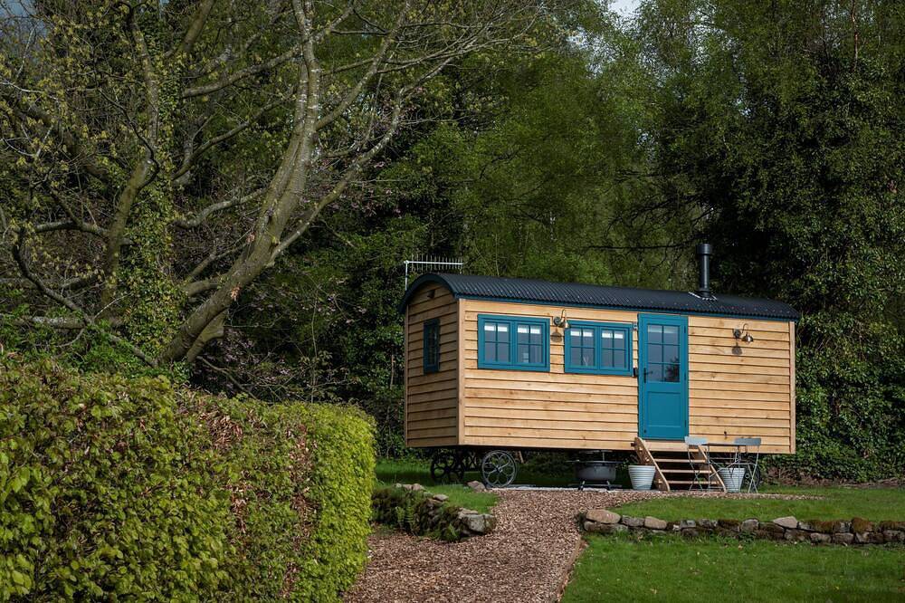 Stag Shepherd's Hut Chatsworth Estate in Baslow and Bubnell, Derbyshire