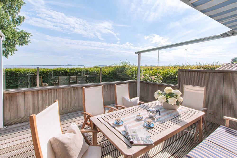 5 Sterne Ferienhaus am Großen Meer mit freiem Seeblick und eigenem Steg