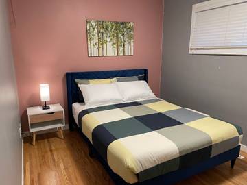 Vacation Rental for 7 Guests in Edmonton, Alberta, Picture 2