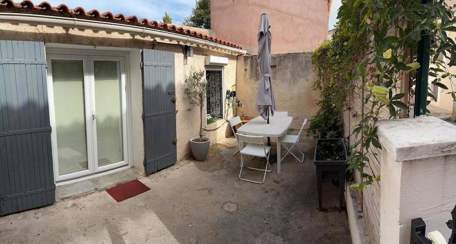 Gîte pour 4 personnes, avec terrasse à La Fare-les-Oliviers - 2